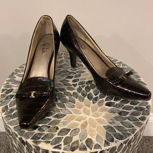 LifeStride brown patent crocodile pumps, size 9W